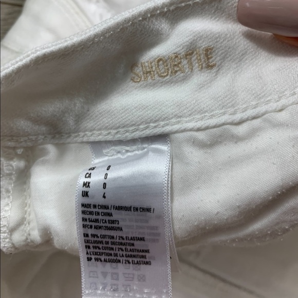 AEO Shortie White Raw Hem Jean Shorts - Picture 6 of 11
